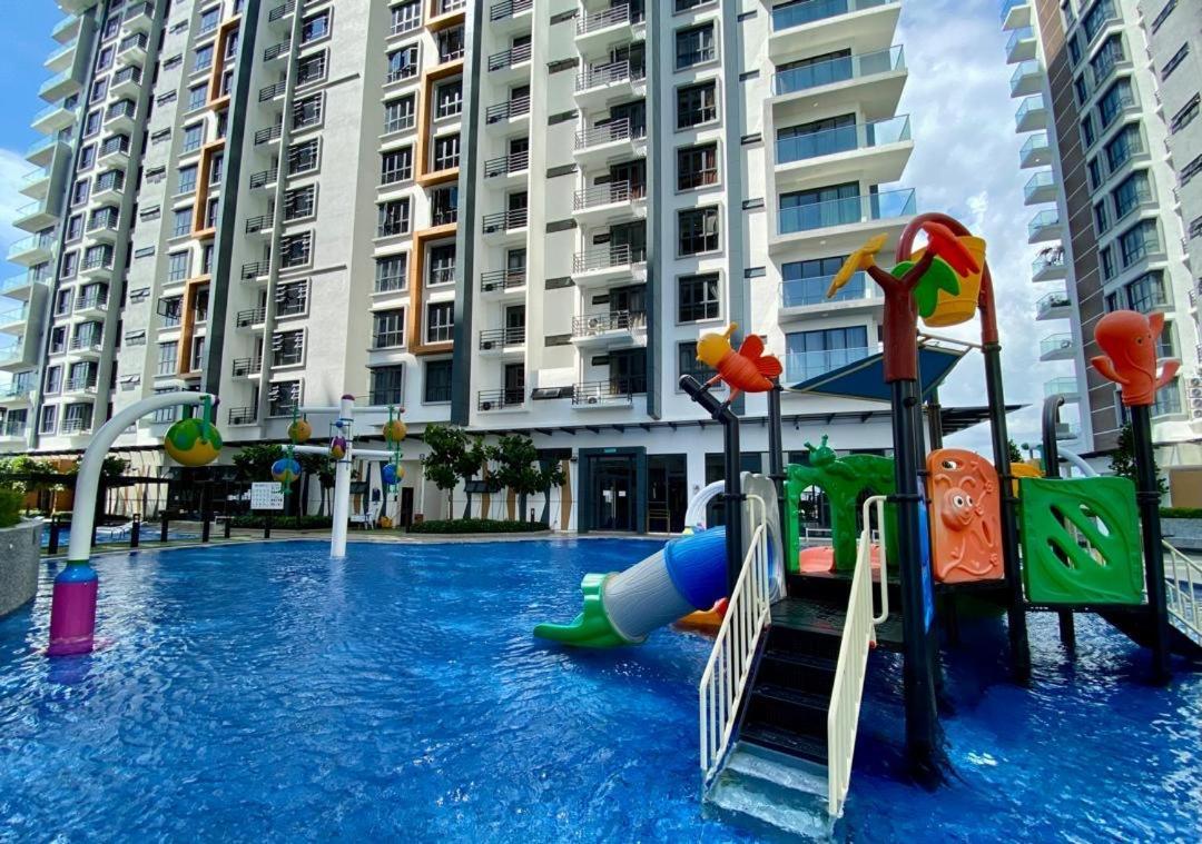 K Avenue B17 House Near Airport By Gc *